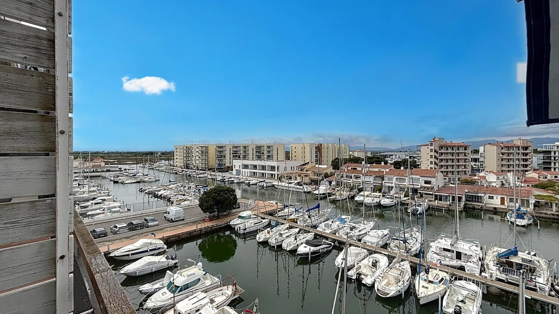 B Marina 410 Atico Un Dormitorio Vista Canal إمبوريابرافا 0*,