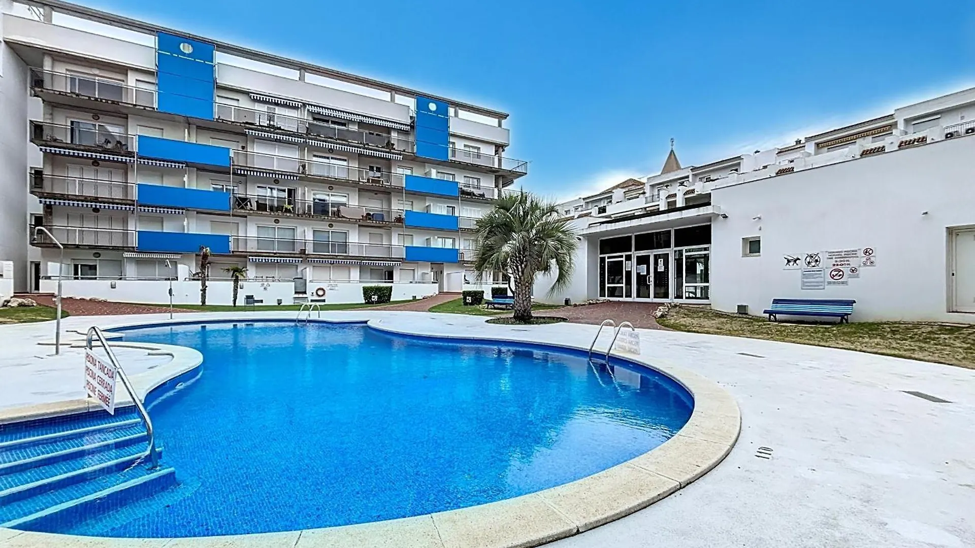 B Marina 410 Atico Un Dormitorio Vista Canal Empuriabrava Spain