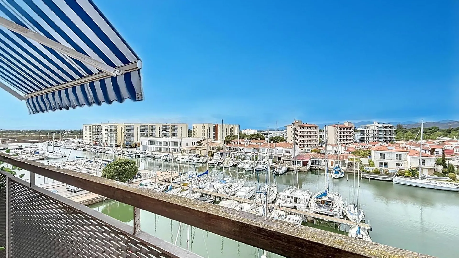 B Marina 410 Atico Un Dormitorio Vista Canal Empuriabrava